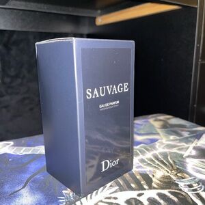 Dior Sauvage Eau de Parfum in Elegant Blue